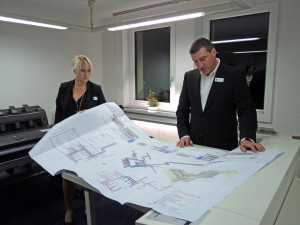 Besprechung einer Planungsarbeit bei der AUMA-TEC Ausbau-, Umwelt- u. Anlagen-Technik GmbH in Suhl